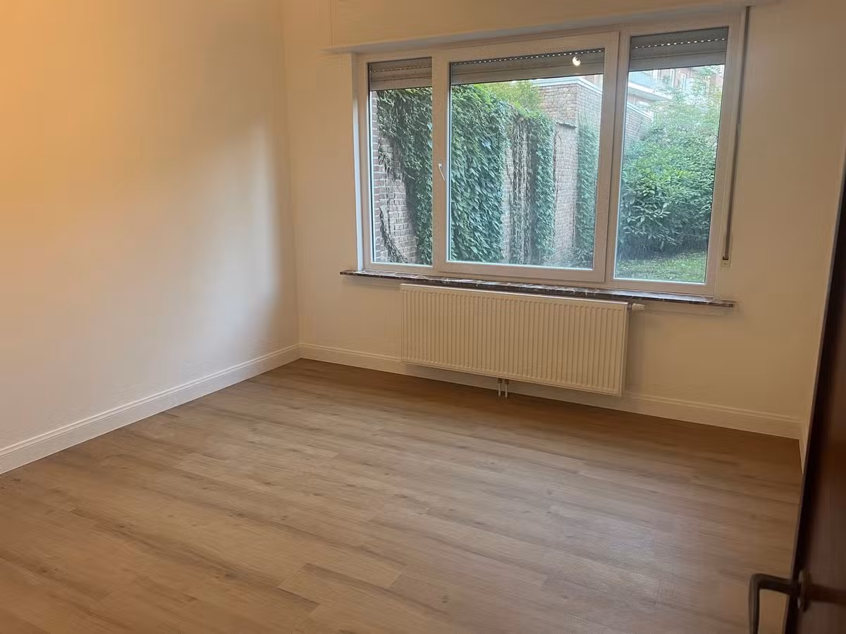 Renovated ground-floor apartment with garden - 4