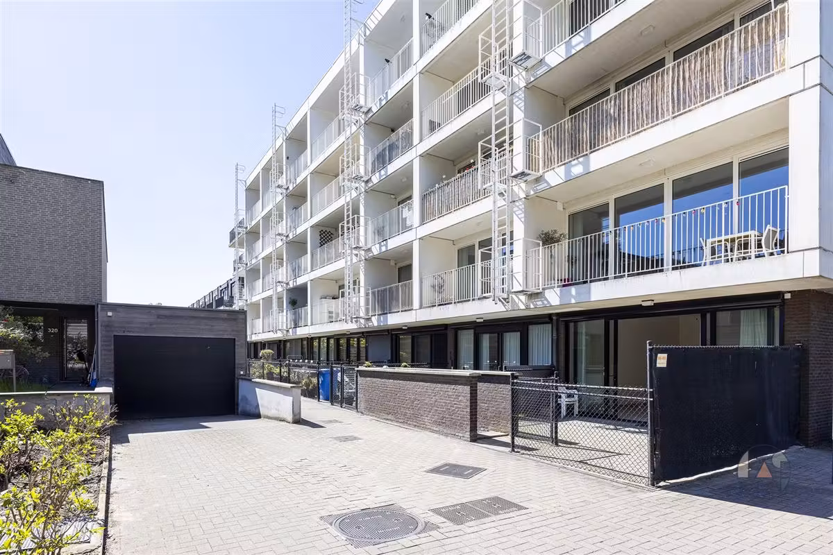 Modern hoekappartement met terras en parking in Hoboken - 2