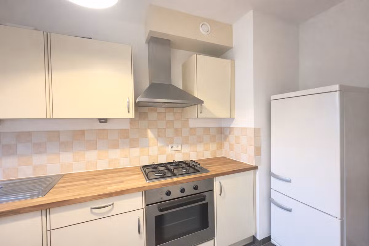 Gemeubileerd appartement met twee slaapkamers nabij... - 3