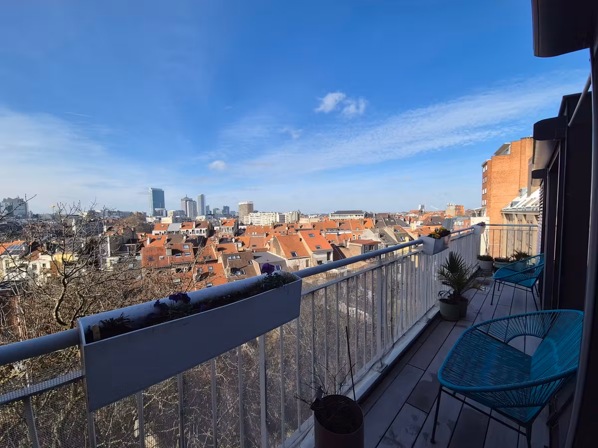 Exceptional penthouse with west-facing balcony in the EU district - 2