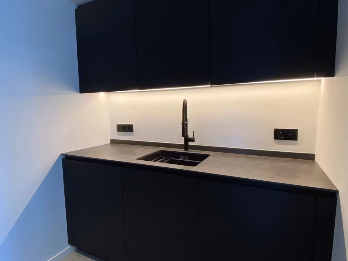 Gerenoveerd appartement op de 9de verdieping van Riverside Tower - 5