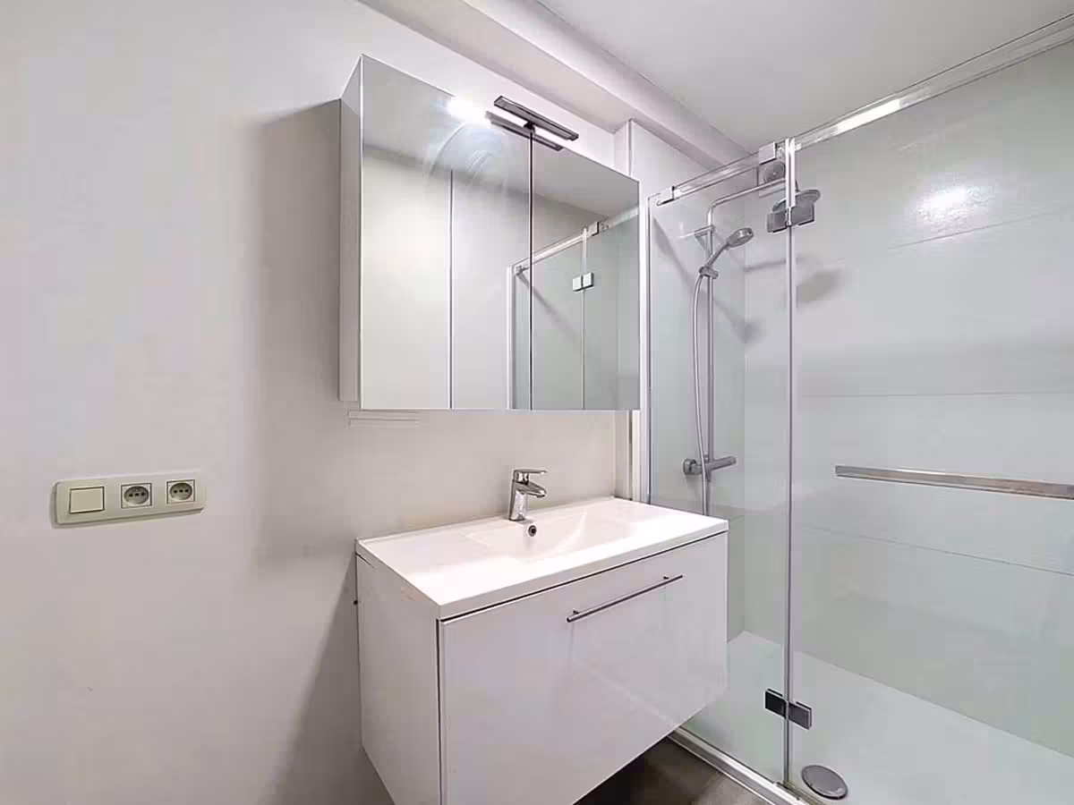 One-bedroom apartment in Saint-Gilles - 5