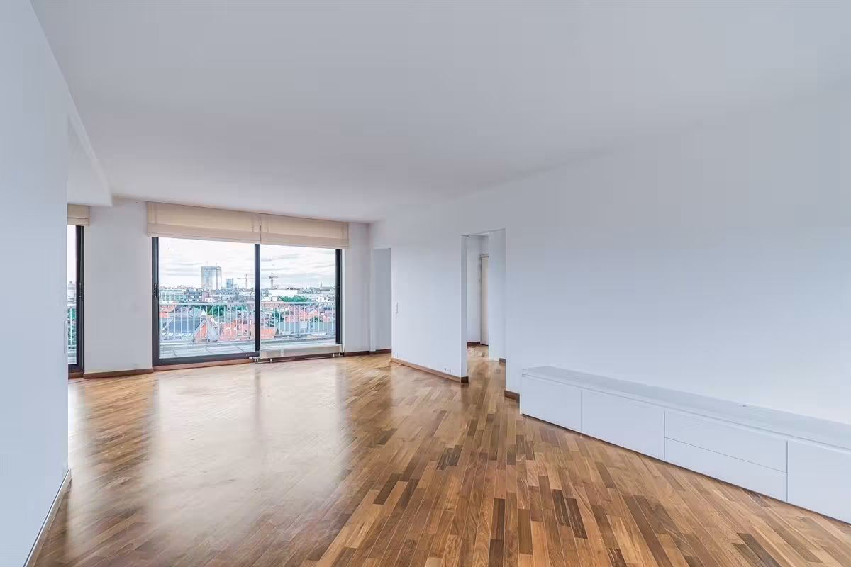 Penthouse with double parking in Châtelain - 11