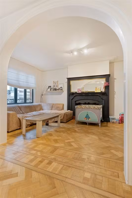 Charmant 2-slaapkamerappartement in prachtige art-deco woning - 9