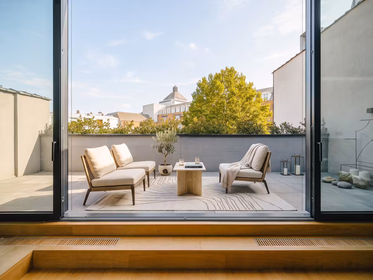 Renovated triplex penthouse near Louise - 18