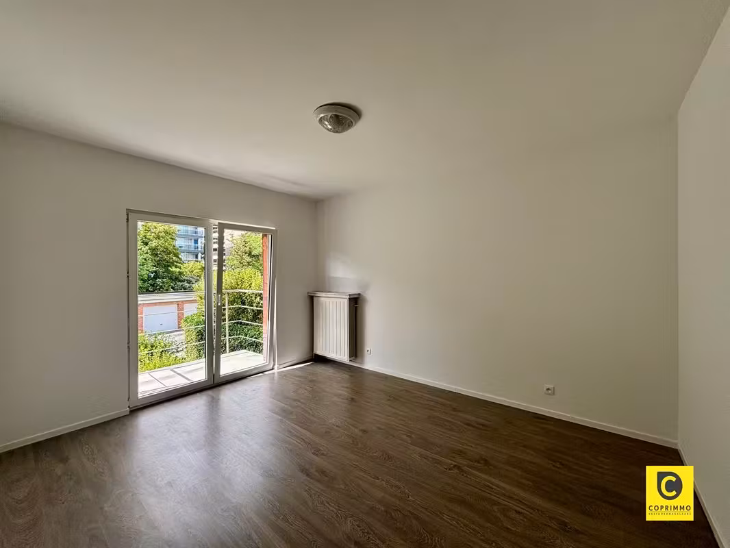 Charmant 2-slaapkamerappartement met terras en garagebox te Berchem - 2