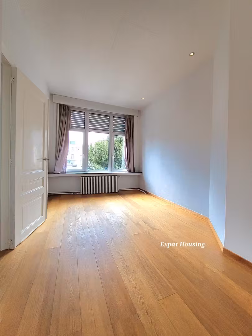 Magnificent character house with south-facing garden and small garage - 15