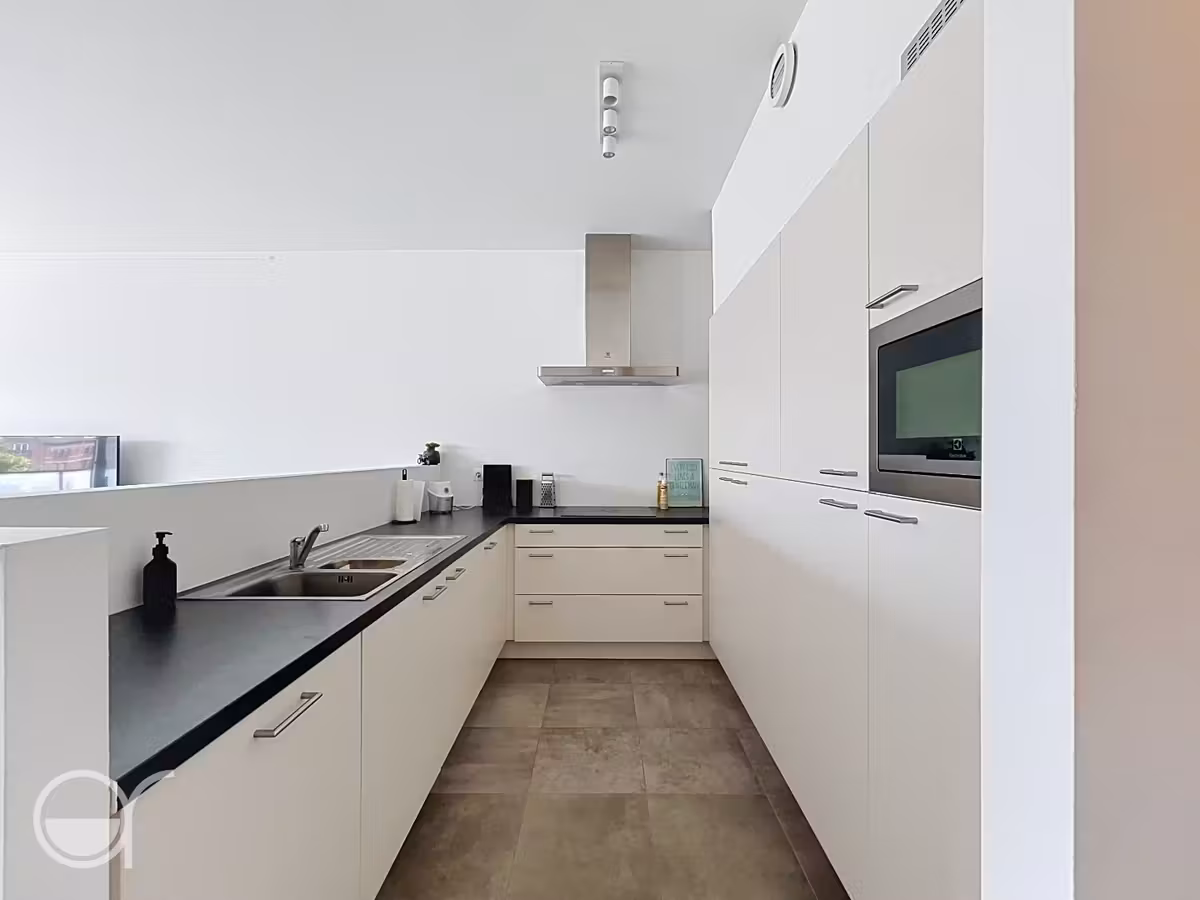 Furnished two-bedroom apartment with water view - 3