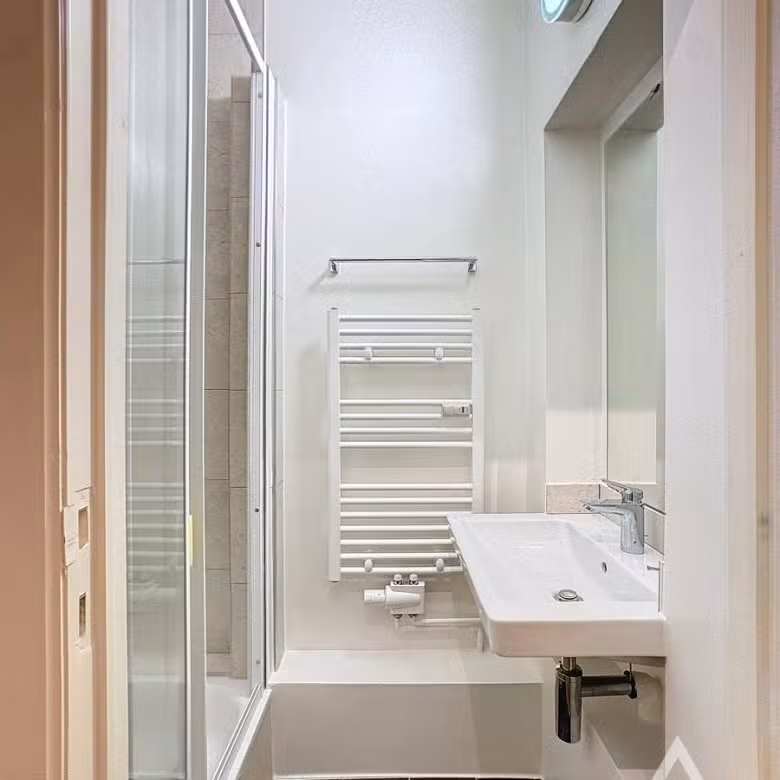 Furnished 2-bedroom apartment with terrace - 13