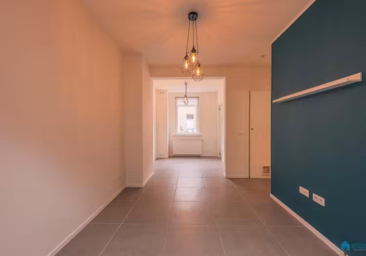 Renovated family house with courtyard - 5