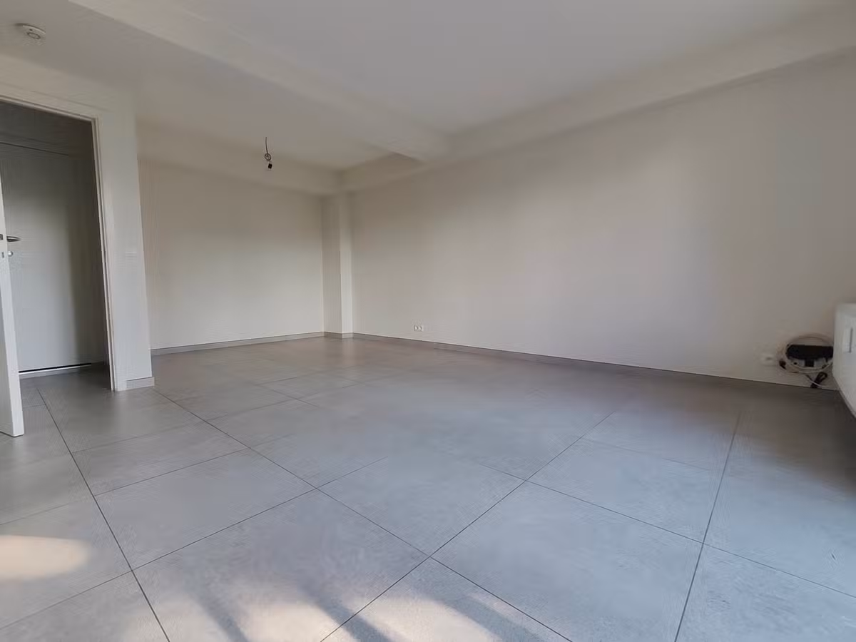 Renovated studio with terrace in Jette - 7