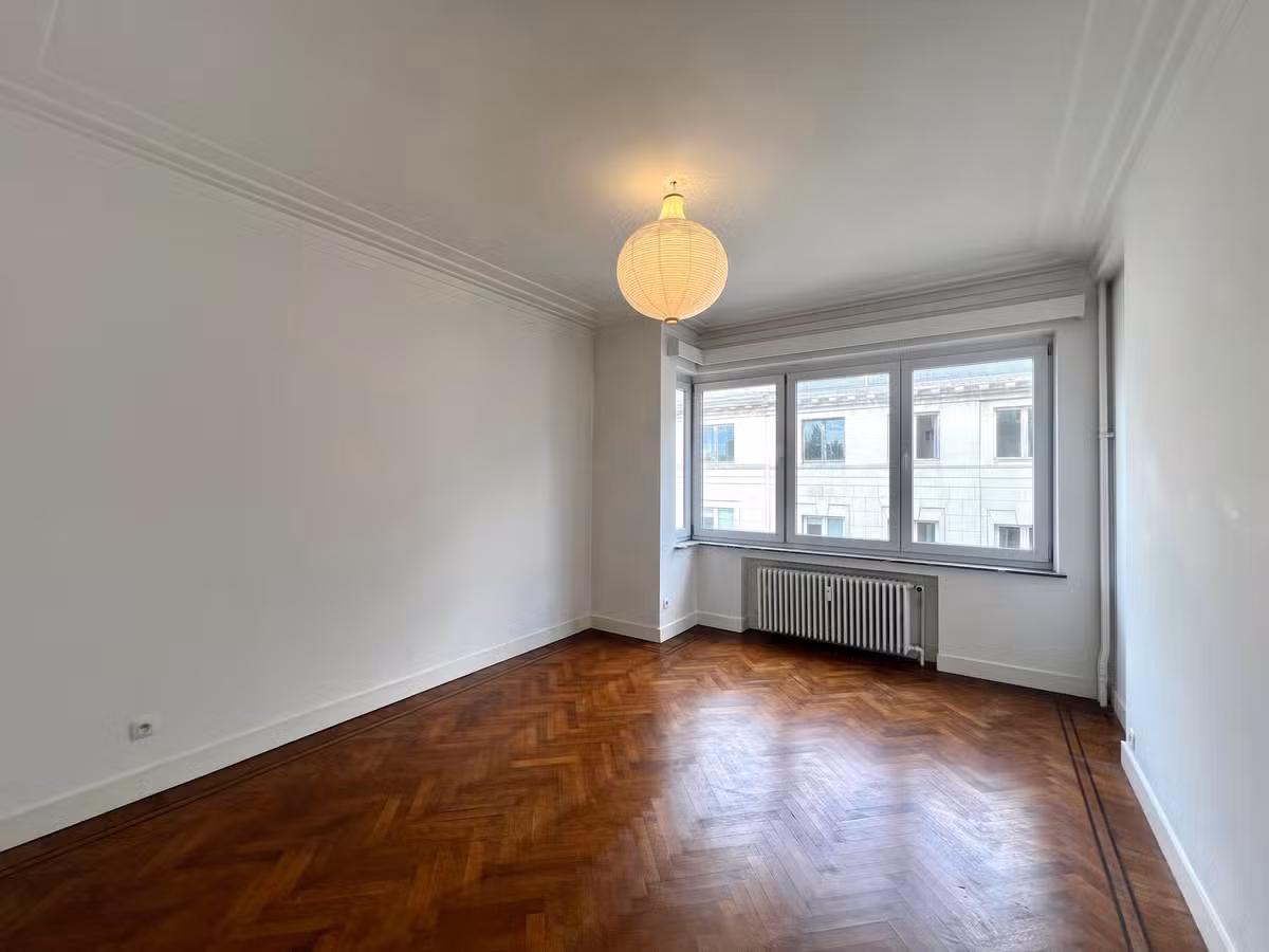 Lichtrijk appartement met twee slaapkamers in Sint-Gillis - 10