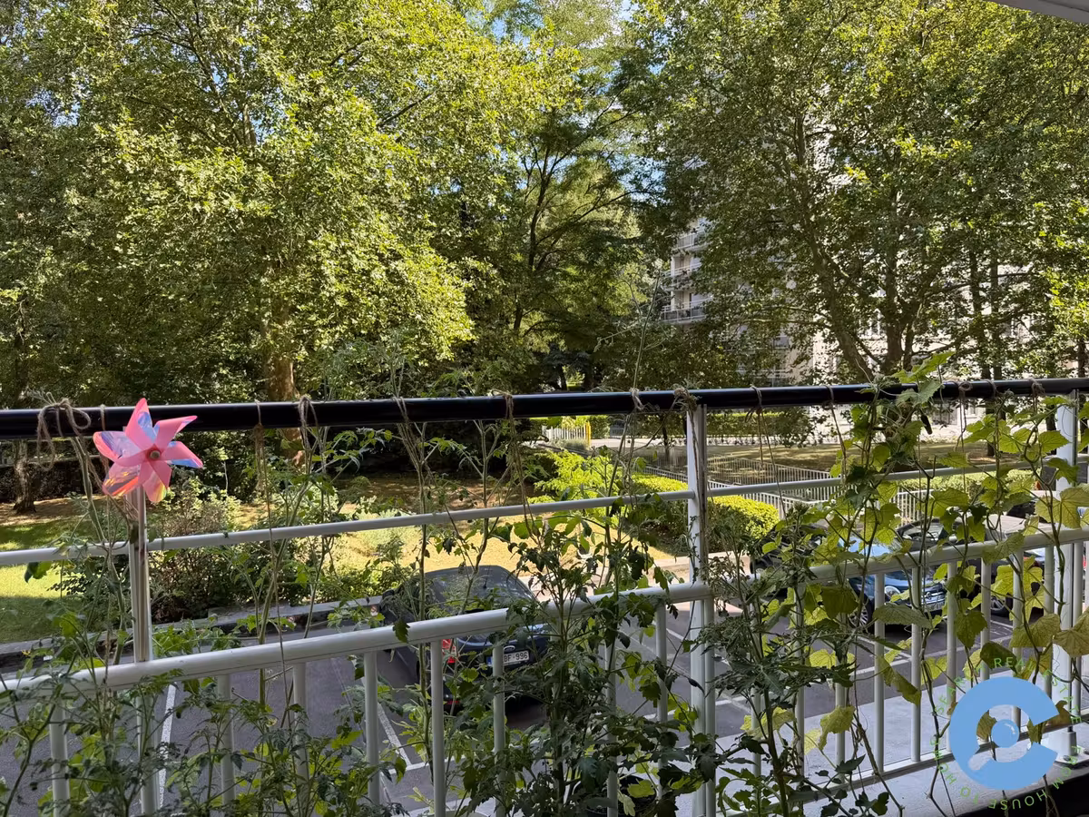 Ruim appartement met 2 slaapkamers en terras - 12