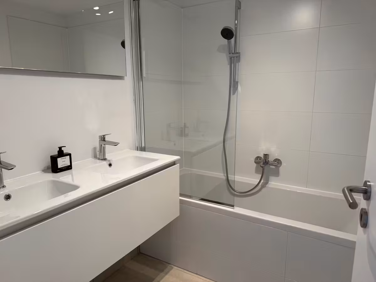 Furnished new apartment near Madou - 5