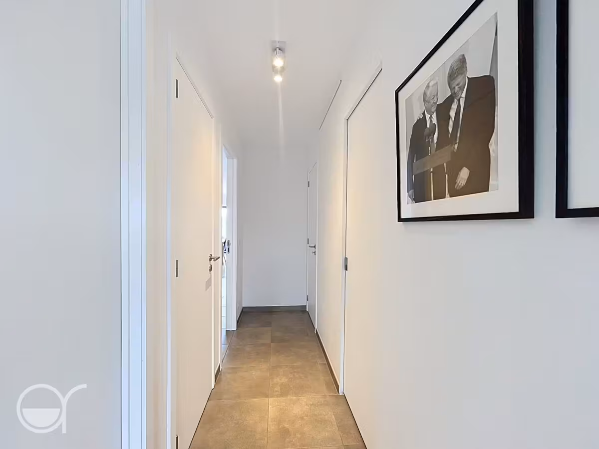Furnished two-bedroom apartment with water view - 5