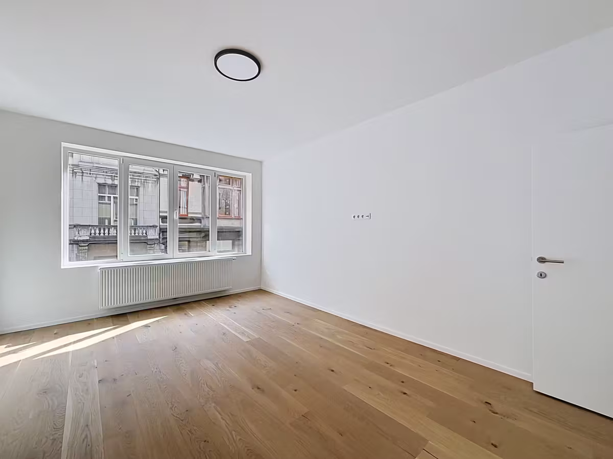 Sint-Gillis: Gerenoveerd appartement met 1 slaapkamer+bureau - 8