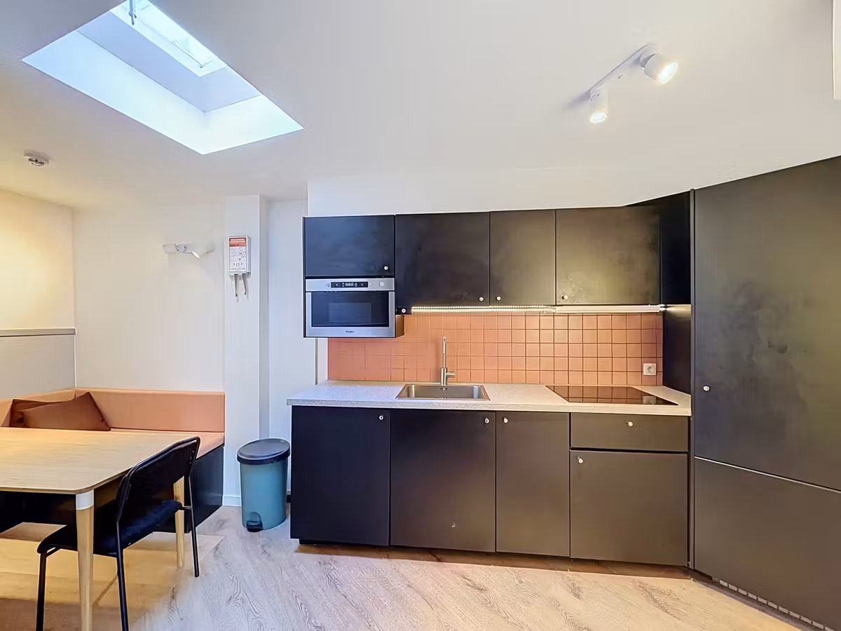 Ruime woning met 3 kamers en duplex-suite op de Rooigemlaan - 12
