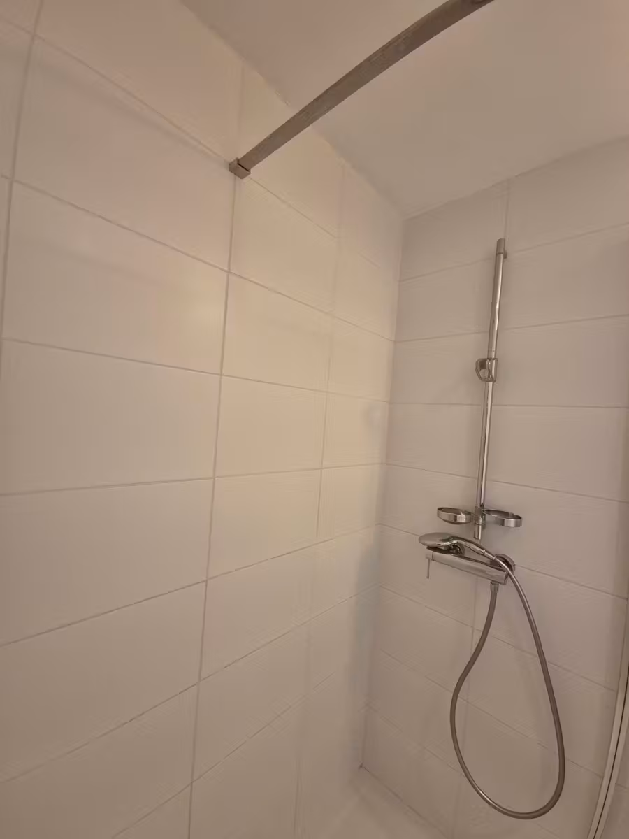 Two-bedroom apartment in Etterbeek with balcony - 16