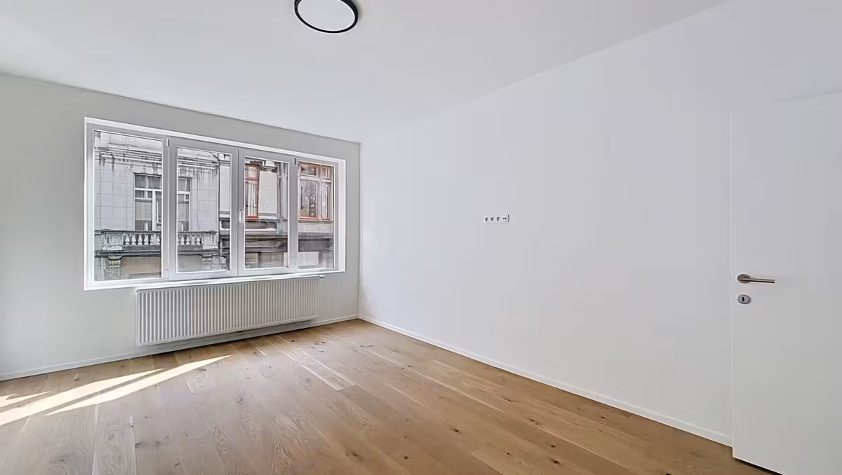 Sint-Gillis: Gerenoveerd appartement met 1 slaapkamer+bureau - 2