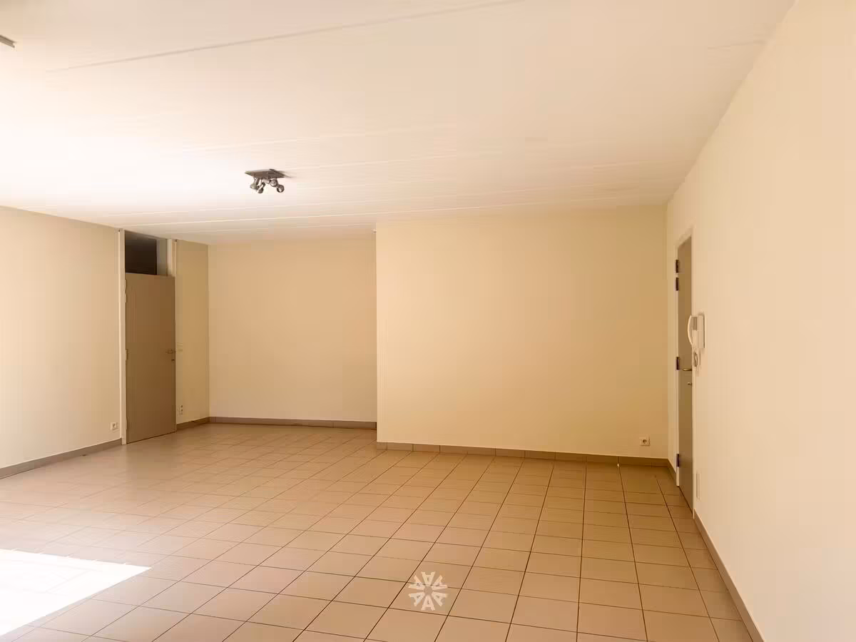 Appartement de plain-pied lumineux avec terrasse à louer à Gand