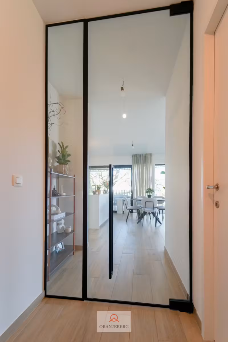 Modern appartement met staanplaats in groene parktuin - 8