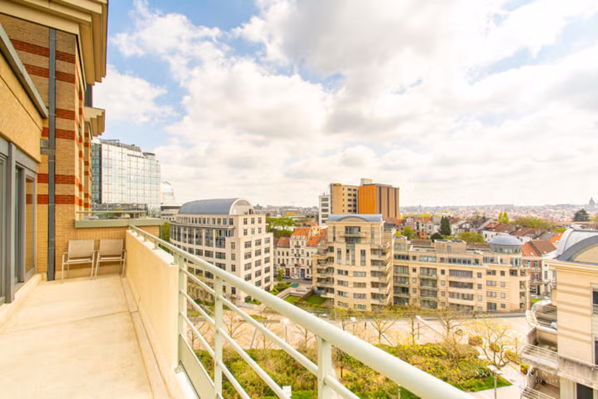 Gemeubileerde penthouse met terras in het Europese kwartier - 14