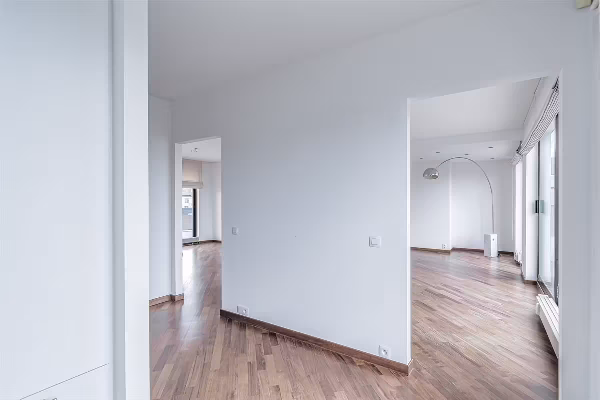 Penthouse with double parking in Châtelain - 12