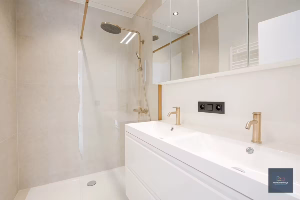 Stijlvol gerenoveerd 2 slaapkamerappartement - 14