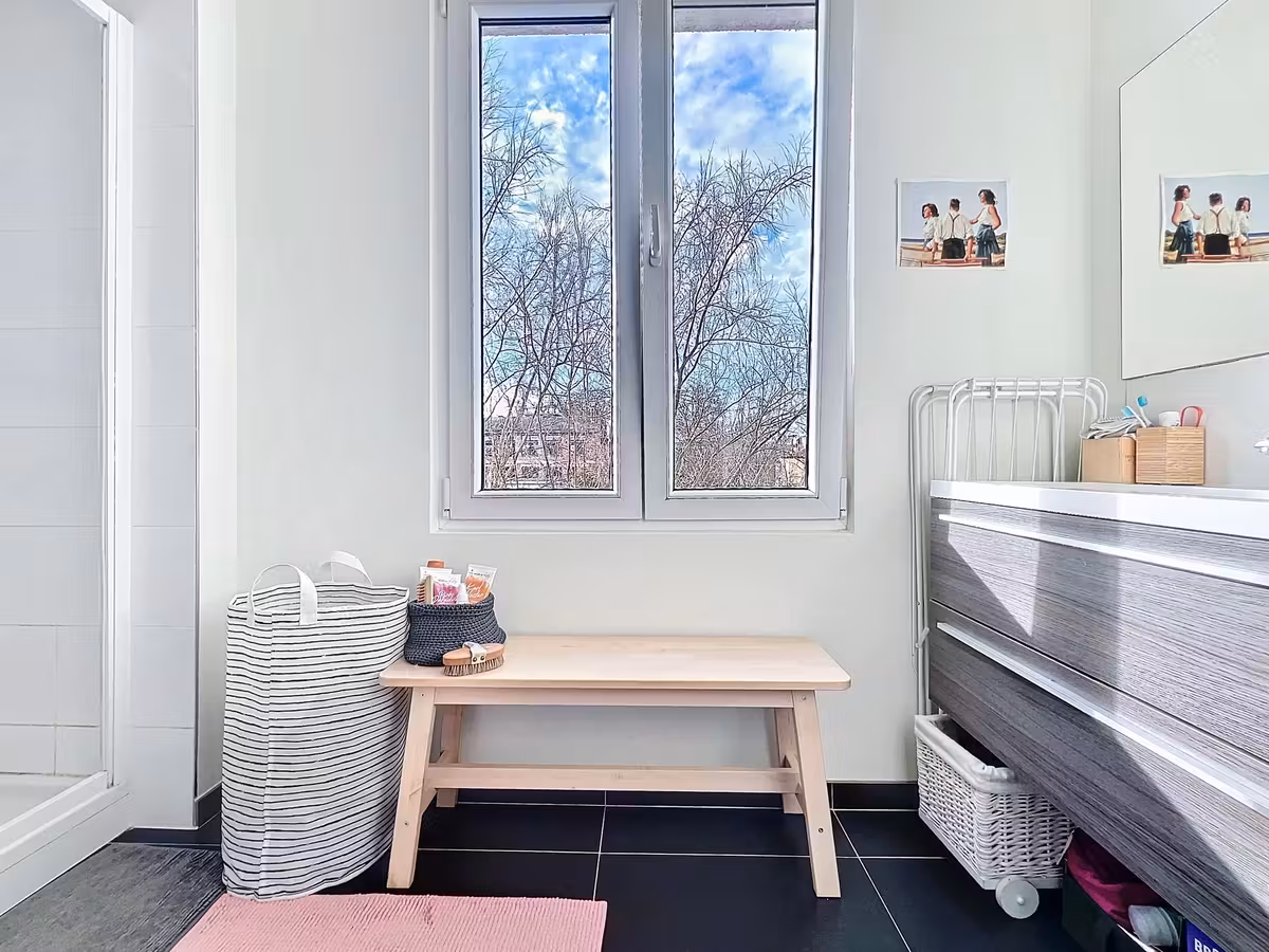 One-bedroom apartment with balcony in Forest - 5