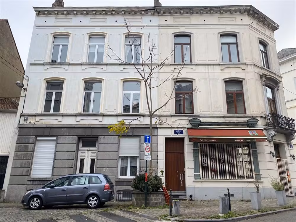 Ongemeubeld mooie Studio met zicht op Maria-Louizasquare - 9