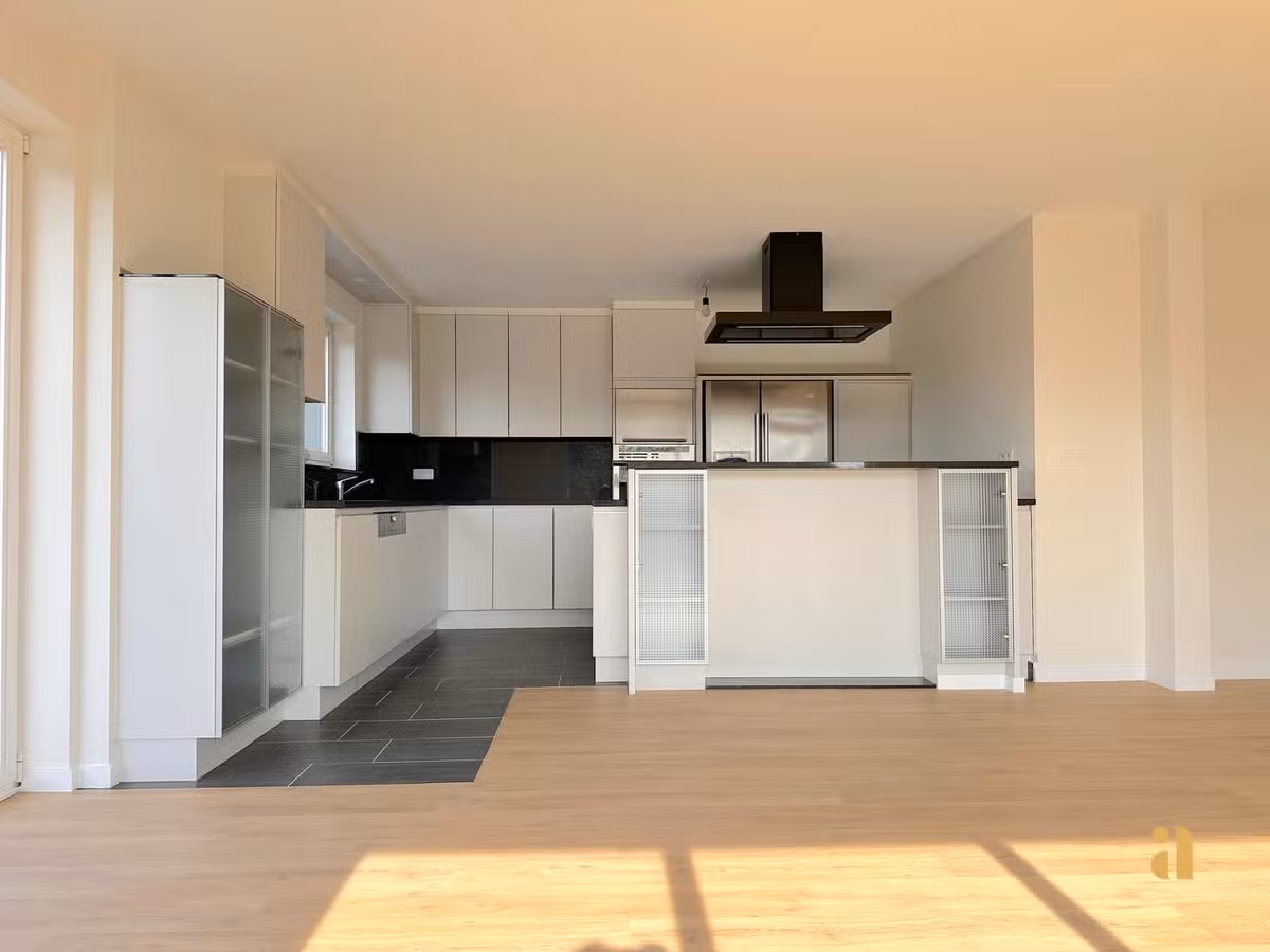 Appartement rénové avec terrasse ensoleillée - 16