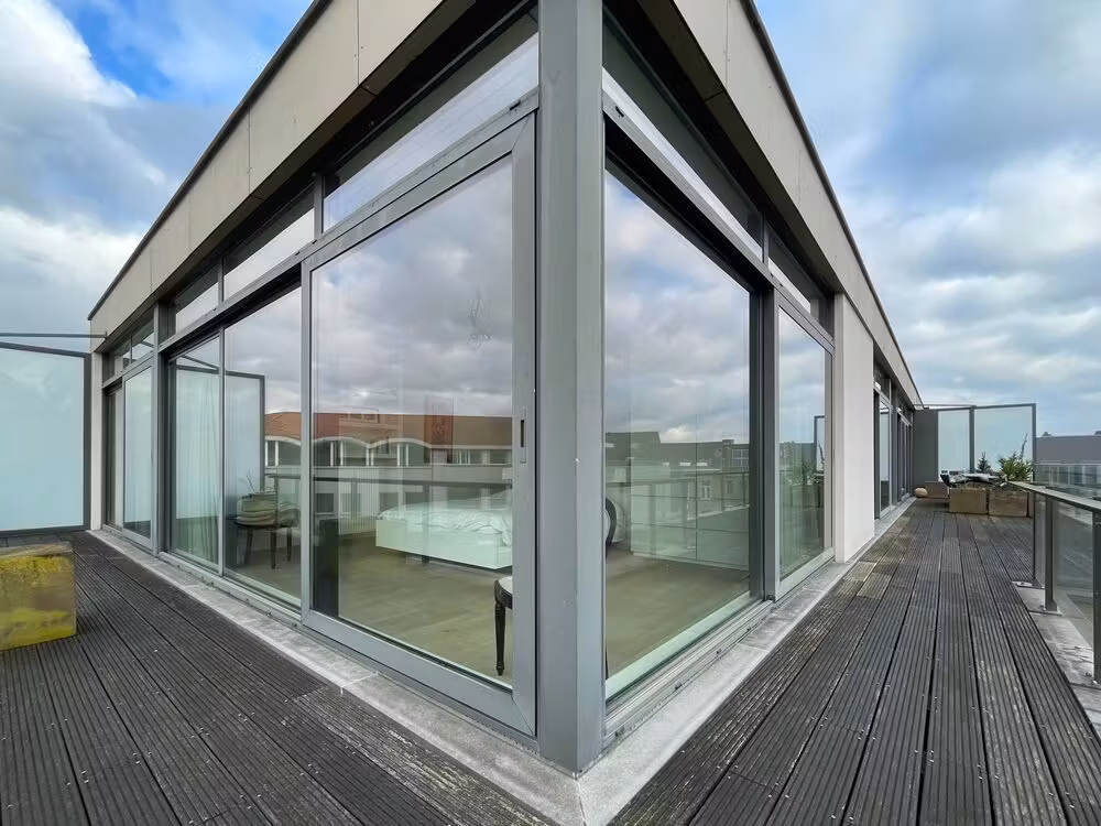 Furnished penthouse with parking space for rent in Ghent - 4