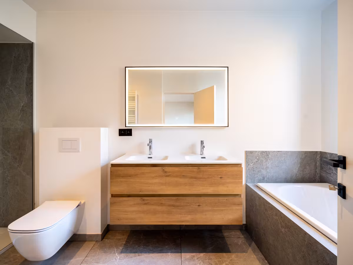 Renovated triplex penthouse near Louise - 6