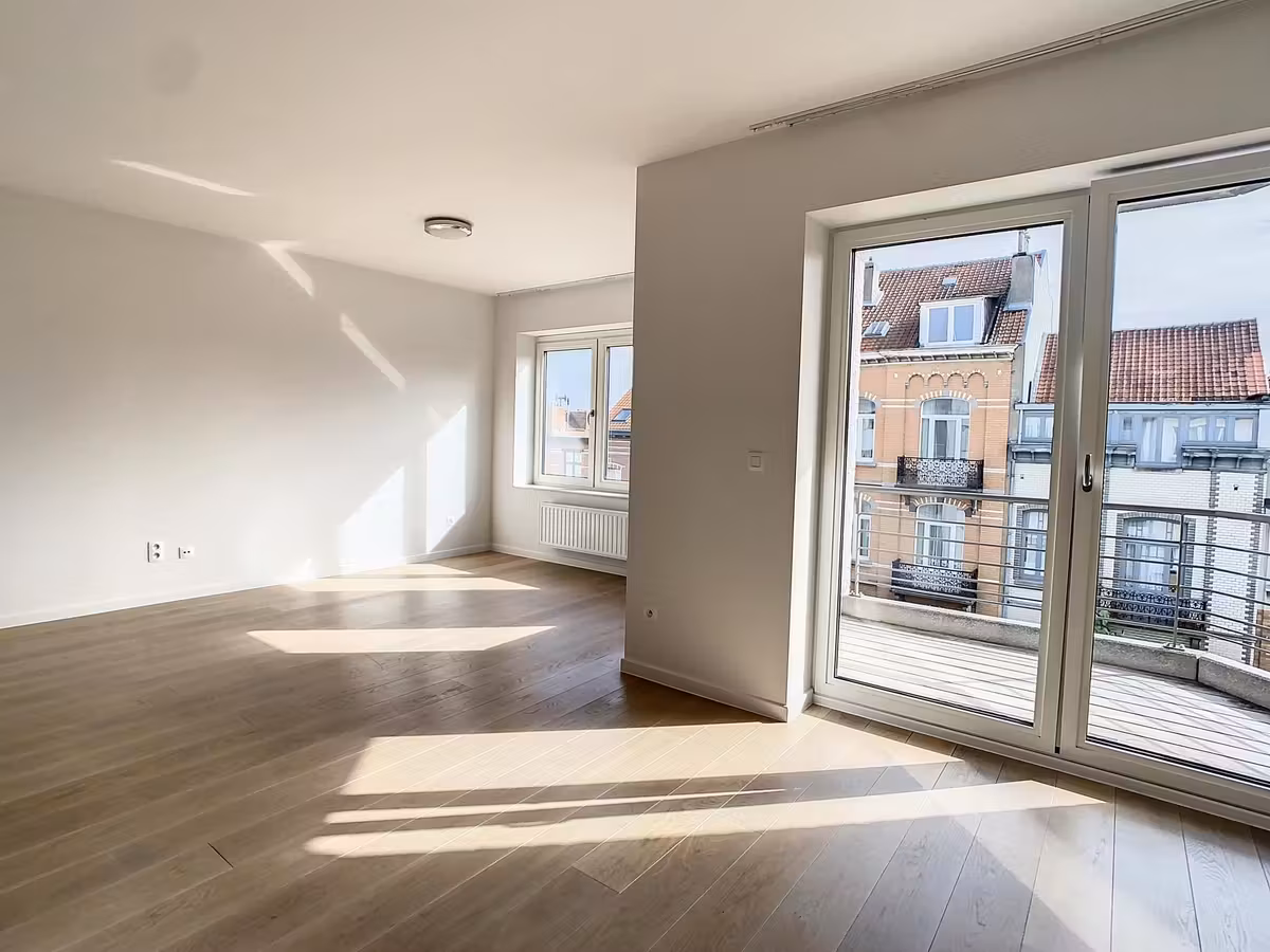 Appartement met terras en parkeerplaats in Etterbeek
