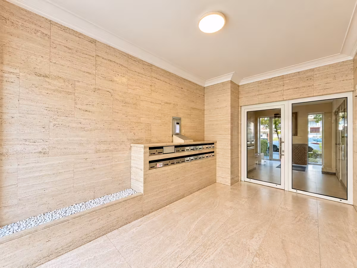 2-bedroom apartment with unobstructed views - 14