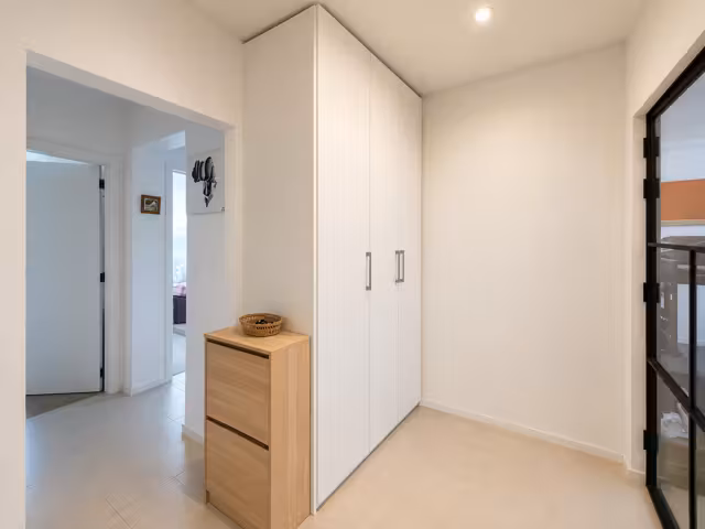 100 sqm apartment with balconies in Forest - 12