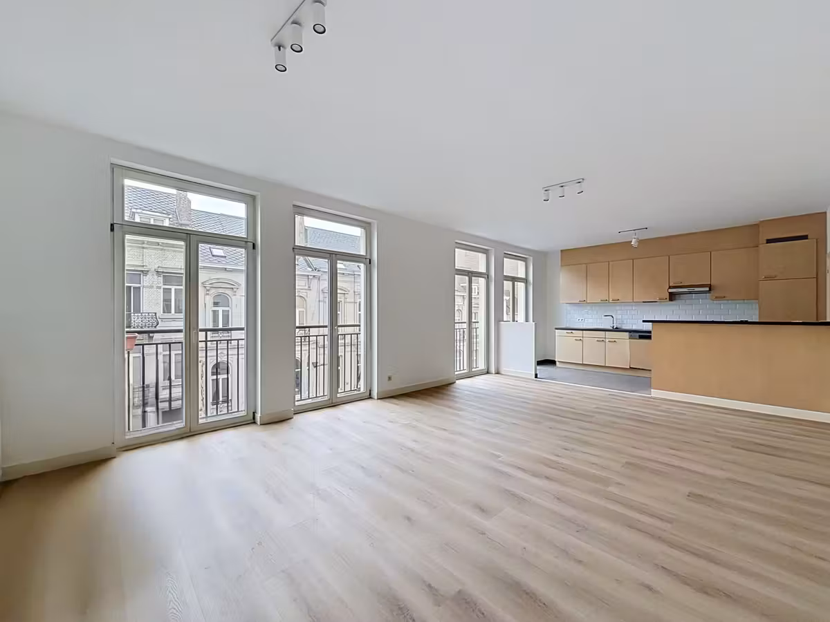 Schaerbeek: Apartment with 2 bedrooms 100m² + balconies - 9