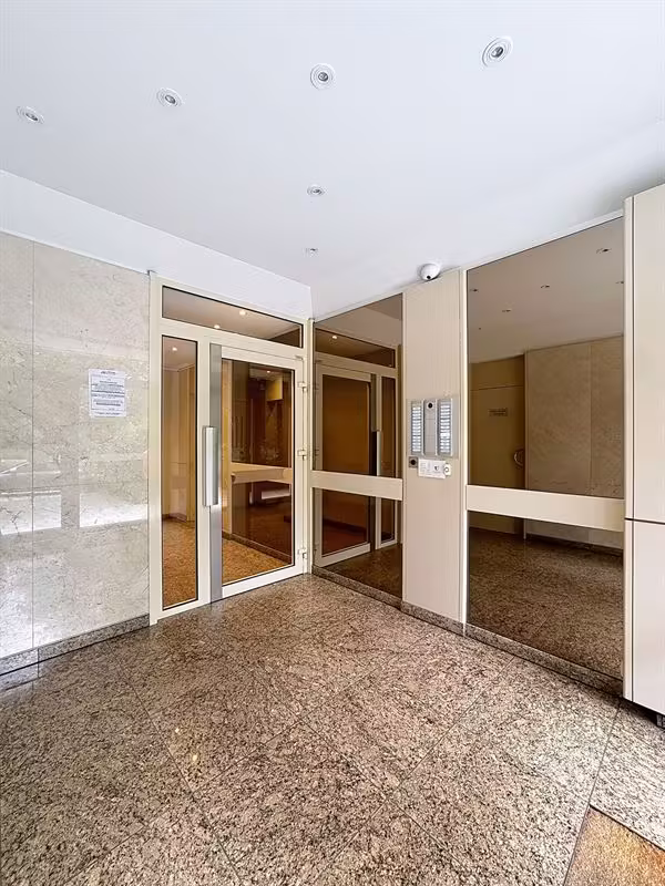 Gerenoveerd appartement met terras in Woluwe-Saint-Lambert - 2