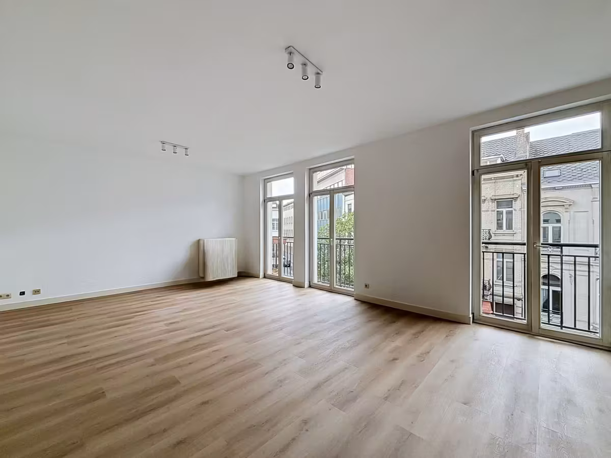 Schaerbeek: Apartment with 2 bedrooms 100m² + balconies - 10