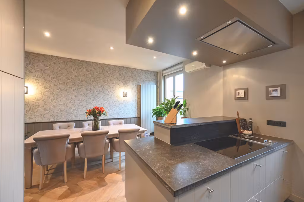 Mooie en gerenoveerde woning in populaire straat te Borgerhout - 11