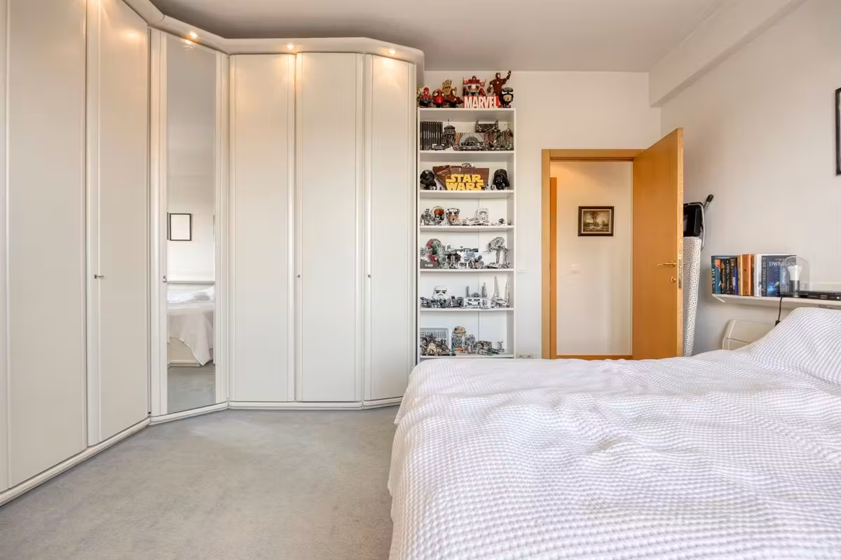 Bright apartment in a prime location on Jan Van Rijswijcklaan - 15