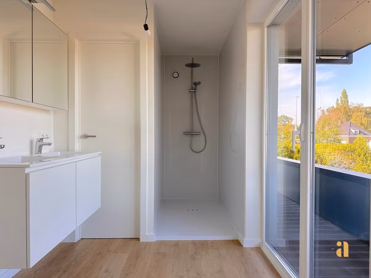 Appartement rénové avec terrasse ensoleillée - 23