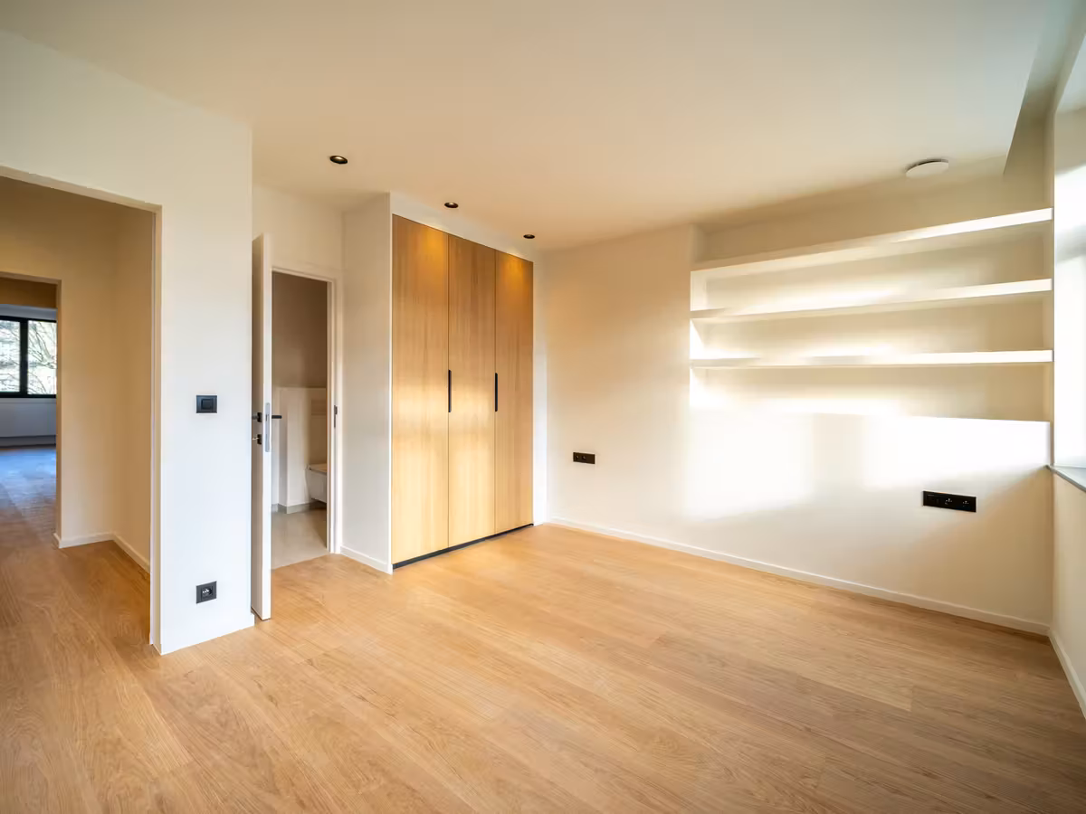 Renovated triplex penthouse near Louise - 4