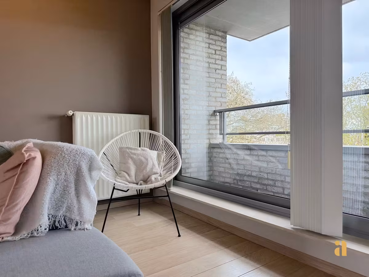 Zon, ruimte & torens: dit lichtrijke appartement heeft het allemaal! - 10