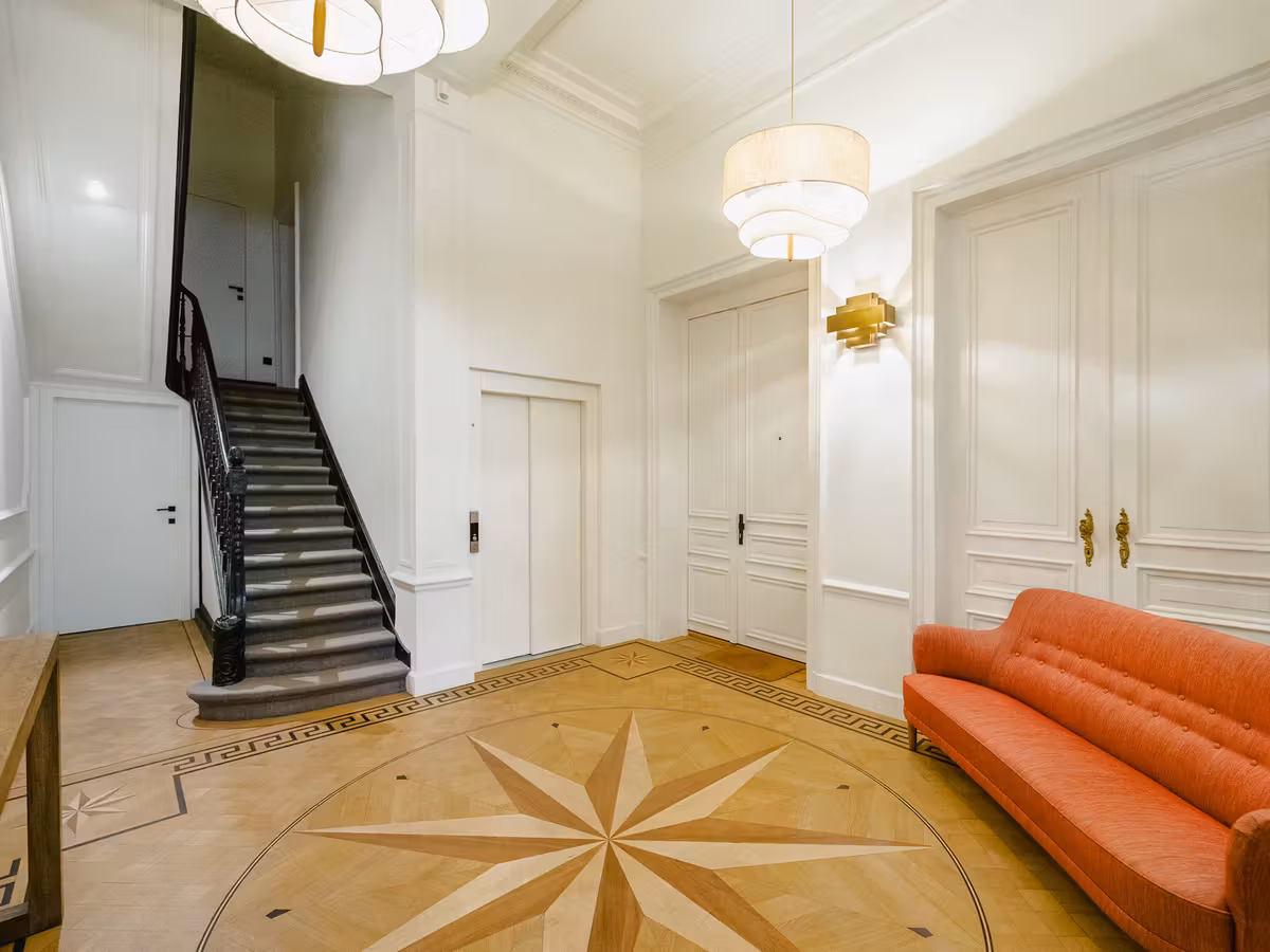 Renovated triplex penthouse near Louise - 5