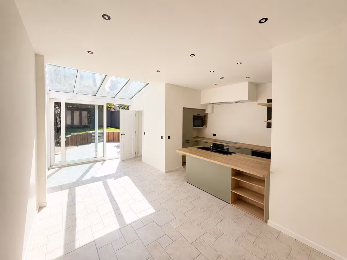 Bright renovated house with 4 bedrooms - 8