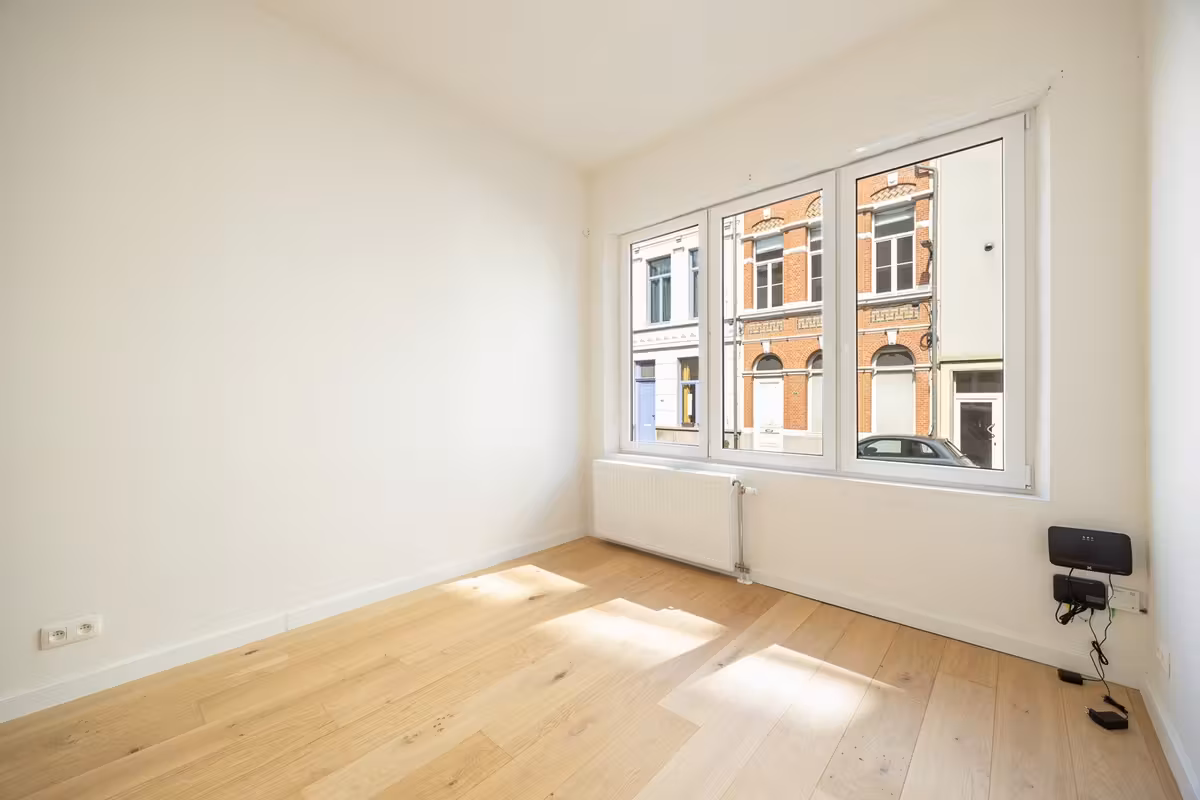 APPARTEMENT MET TUIN - 9