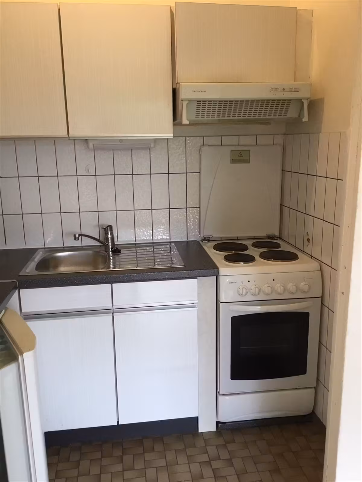 Ongemeubeld mooie Studio met zicht op Maria-Louizasquare - 3