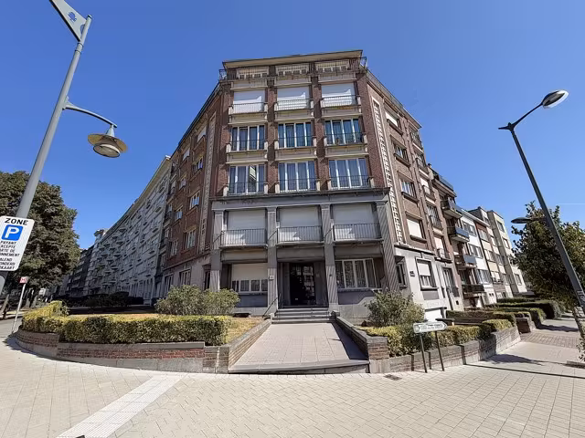 Luxury three-bedroom penthouse in Ixelles - 2