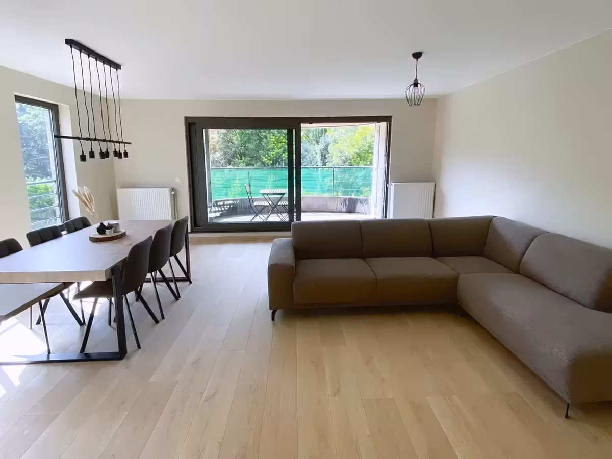 Appartement lumineux avec terrasse et parking à Ganshoren